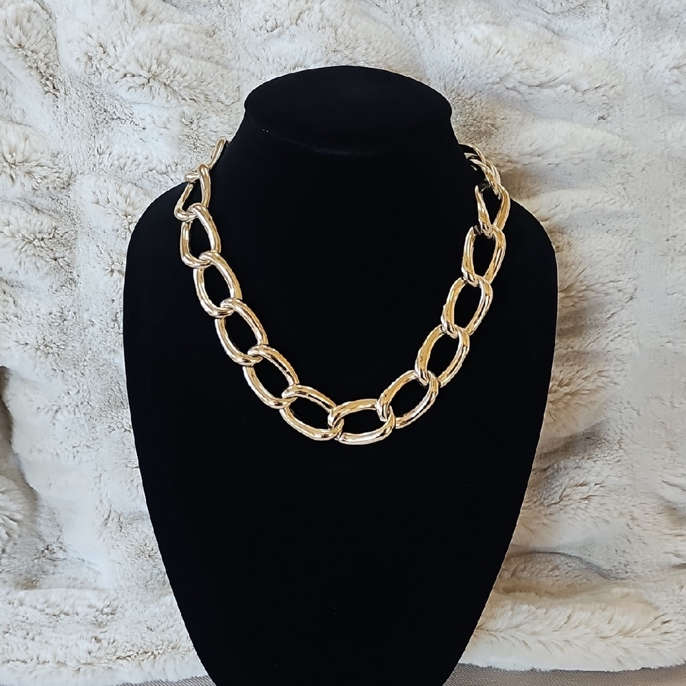Elegant Gold Chain Necklace